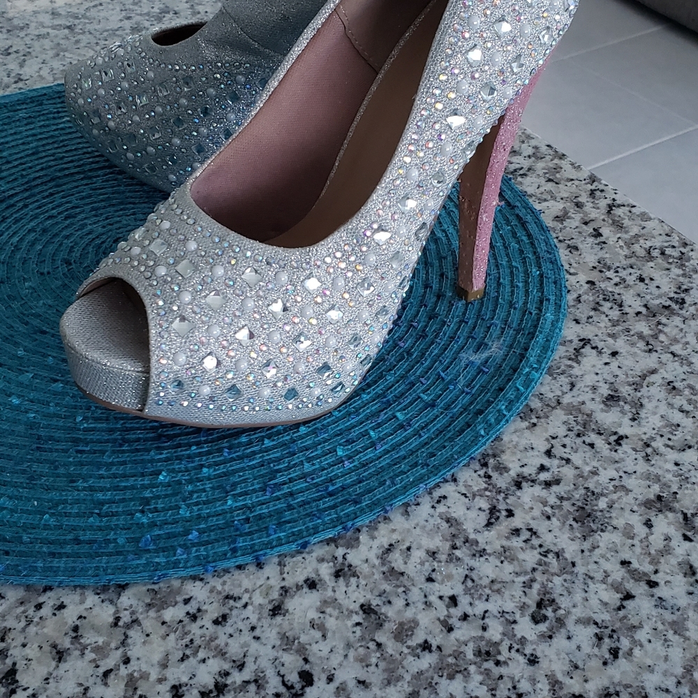 Shoes - Picture 3 of 8